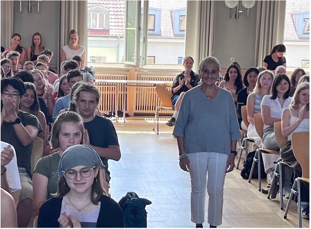 „Über Mut, Zivilcourage und Tapferkeit in schwierigen Zeiten“ – Erika Rosenberg besucht das Bismarck-Gymnasium